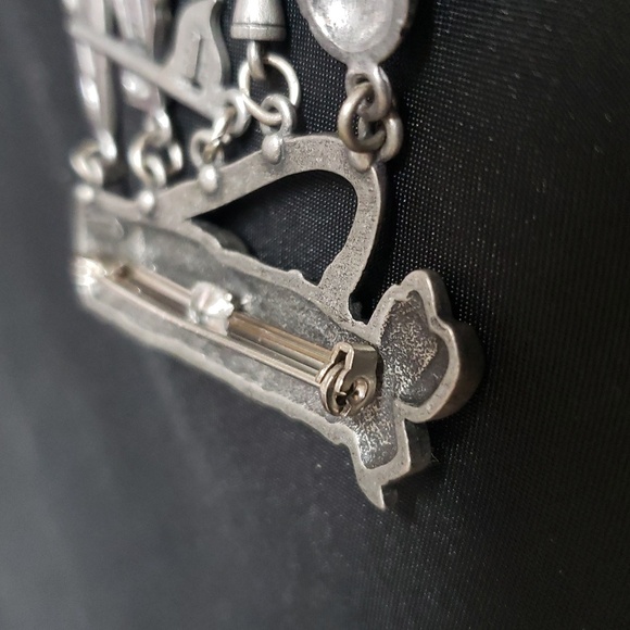 JJ Jonette Vintage Pewter Golf Bag Pin With Charms - Picture 5 of 6